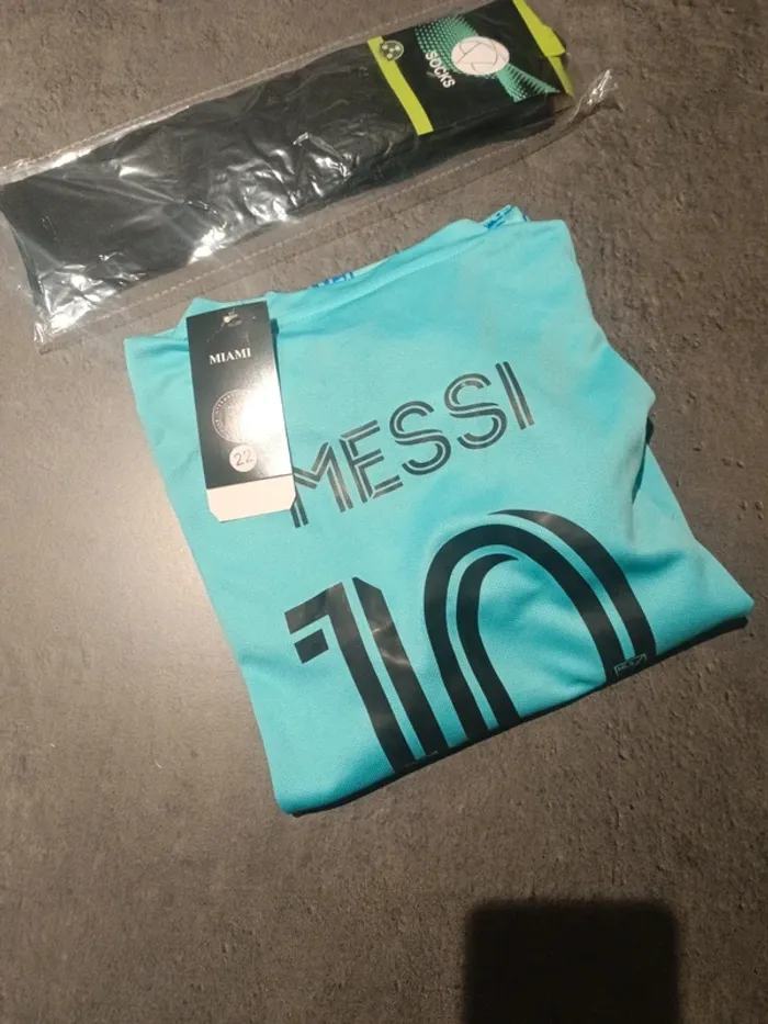 Tenue foot Léo Messi Inter Miami bleu. T.22 - photo numéro 4