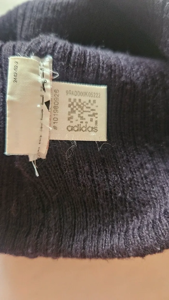 Bonnet noir Adidas- classique, chaud et confortable - photo numéro 4