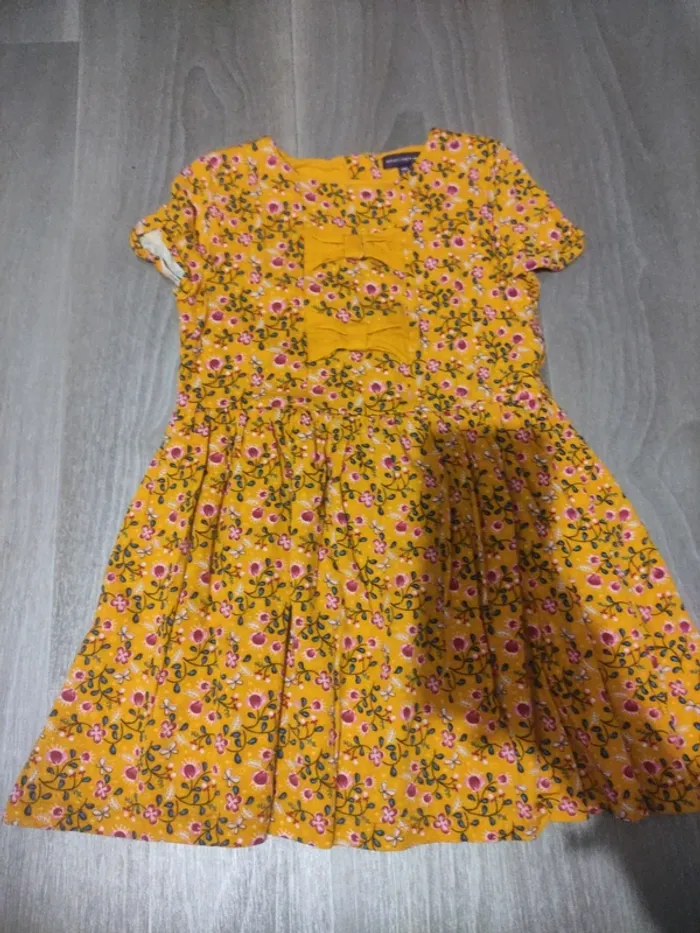 robe d été sergent major taille 6 ans avec fermeture dans le dos très bon état très peu porté