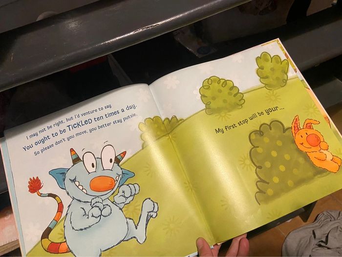 Livres anglais enfant tickle monster - photo numéro 2