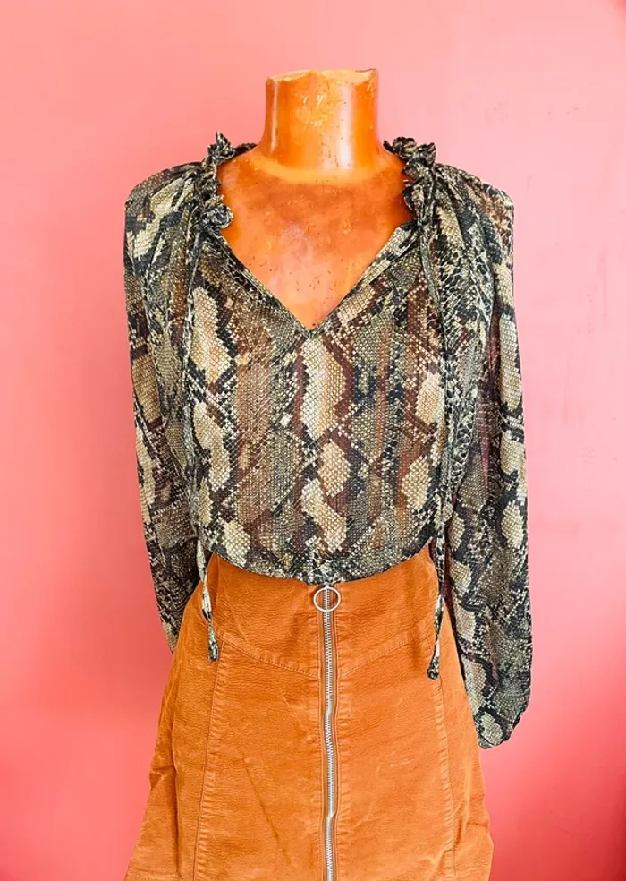 Jolie blouse imprimé python