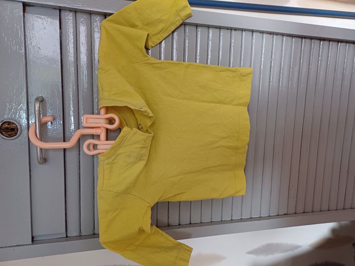 3 tee shirts manches longues pour garçons Taille 6 mois - photo numéro 7