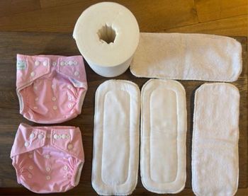 Lot 2 couches lavables + 4 inserts + un rouleau de feuilles de protection