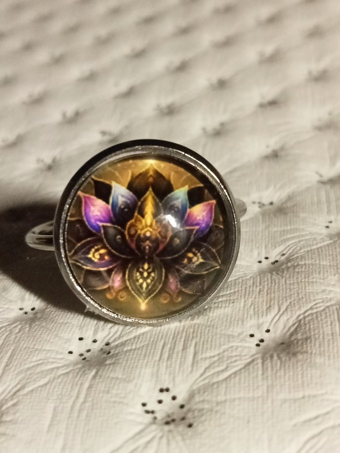 Tres belle bague , pour femme