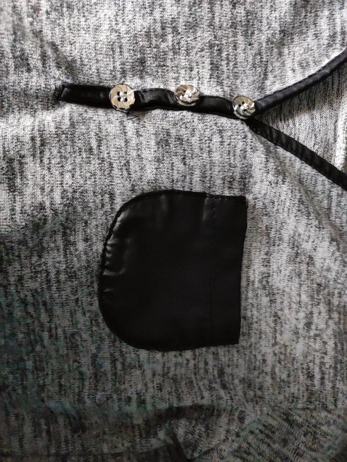 Pull léger avec petite poche cuir décoration - photo numéro 2