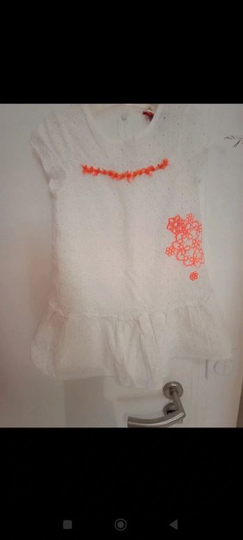 Jolie robe en dentelle 3 ans