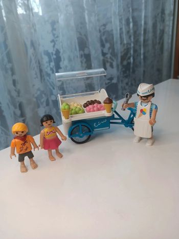 Playmobil le glacier avec 2 enfants