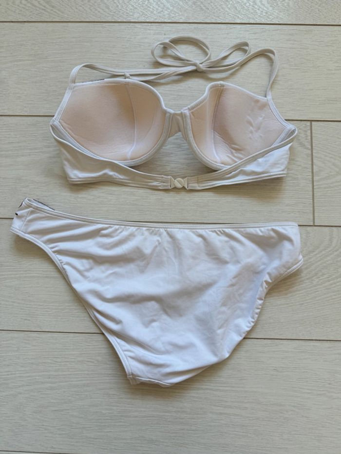 Maillot de bain Darjeeling 2 pièces blanc et fleurs roses et marrons - photo numéro 3