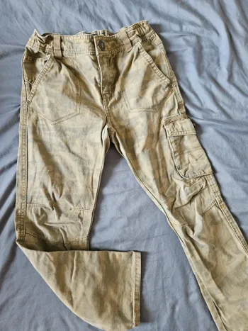 Pantalon cargo motifs camouflage