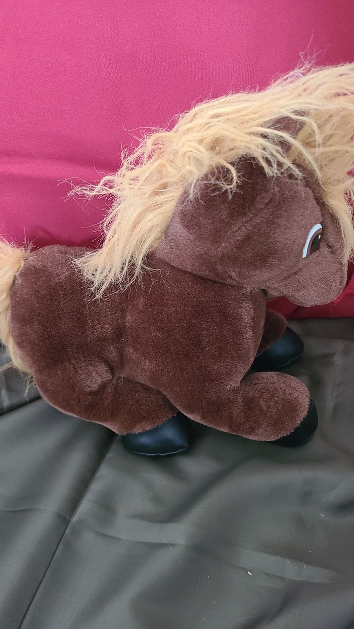 PELUCHE TIRELIRE : OUVERTURE AU NIVEAU DE LA BOUCHE DU PONEY ET POCHE AVEC FERMETURE au niveau du ve - photo numéro 2