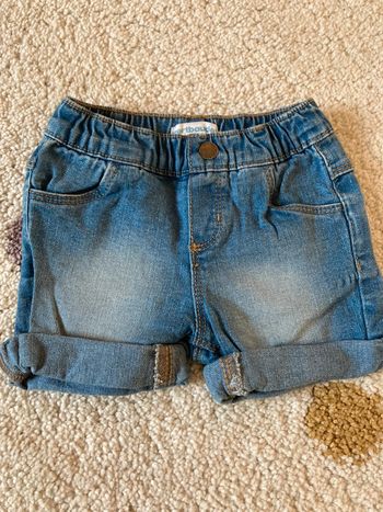 Short en jean neuf 6 mois