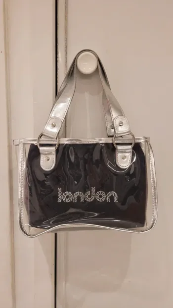 Sac à main transparent avec pochette amovible