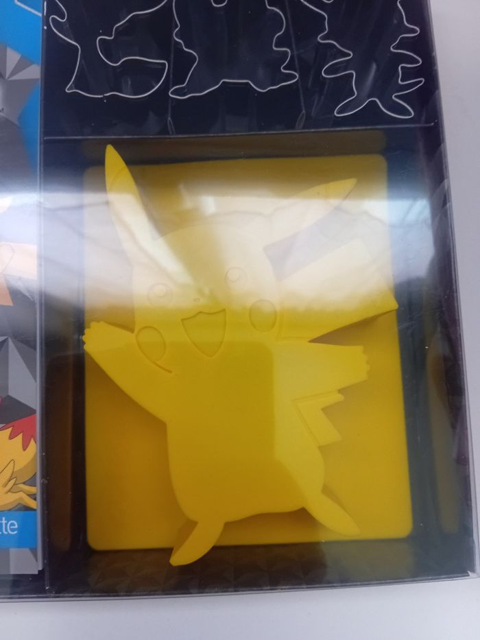 Coffret livre de cuisine pâtisserie Pokemon recettes de dresseur Moule Pikachu - photo numéro 4