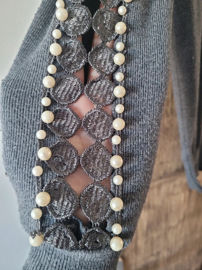Joli pull avec perles - photo numéro 2