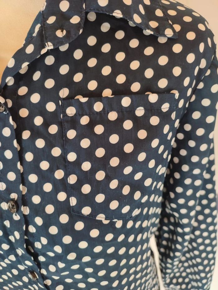 Chemise à pois blanc et bleu marine taille 38/40 très bon état - photo numéro 4