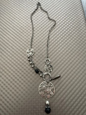 Collier argenté noir