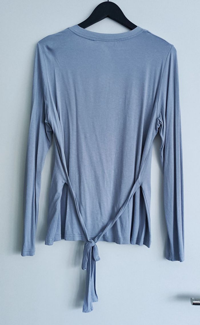 T shirt gris a volants blancs. Jacqueline Riu. Taille 40 / 42 - photo numéro 4