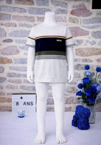 T-shirt manches courtes blanc et multicolore Garçon taille 8 ans marque Hugo Boss 🎸
