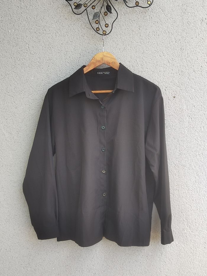 Chemise Noire Satinée shein – Effet Satin Chic – Taille 40/42 – État Impeccable - photo numéro 2