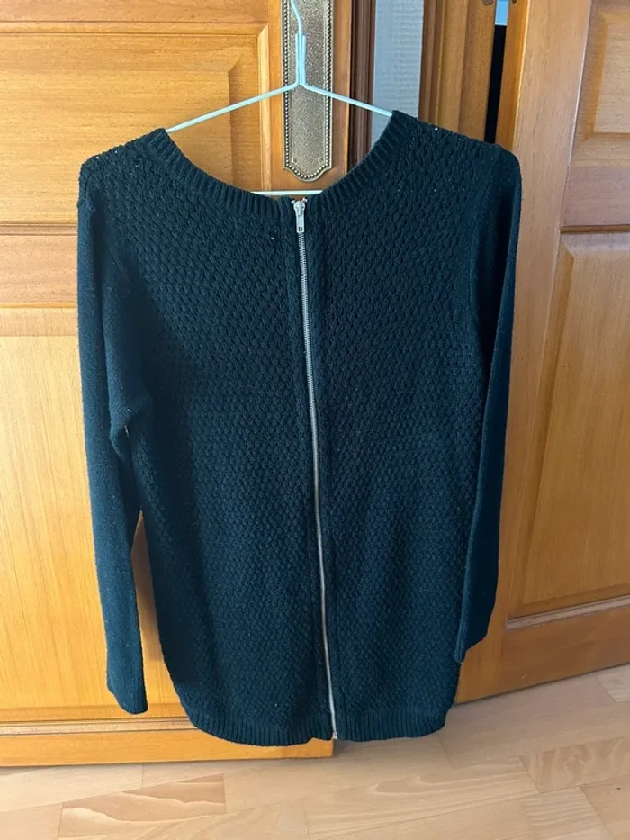 Pull noir - photo numéro 2