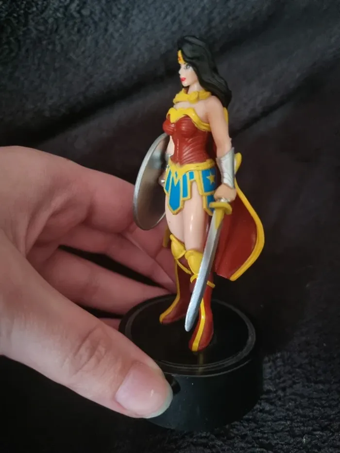 Figurine Wonder Woman, Auchan - photo numéro 3