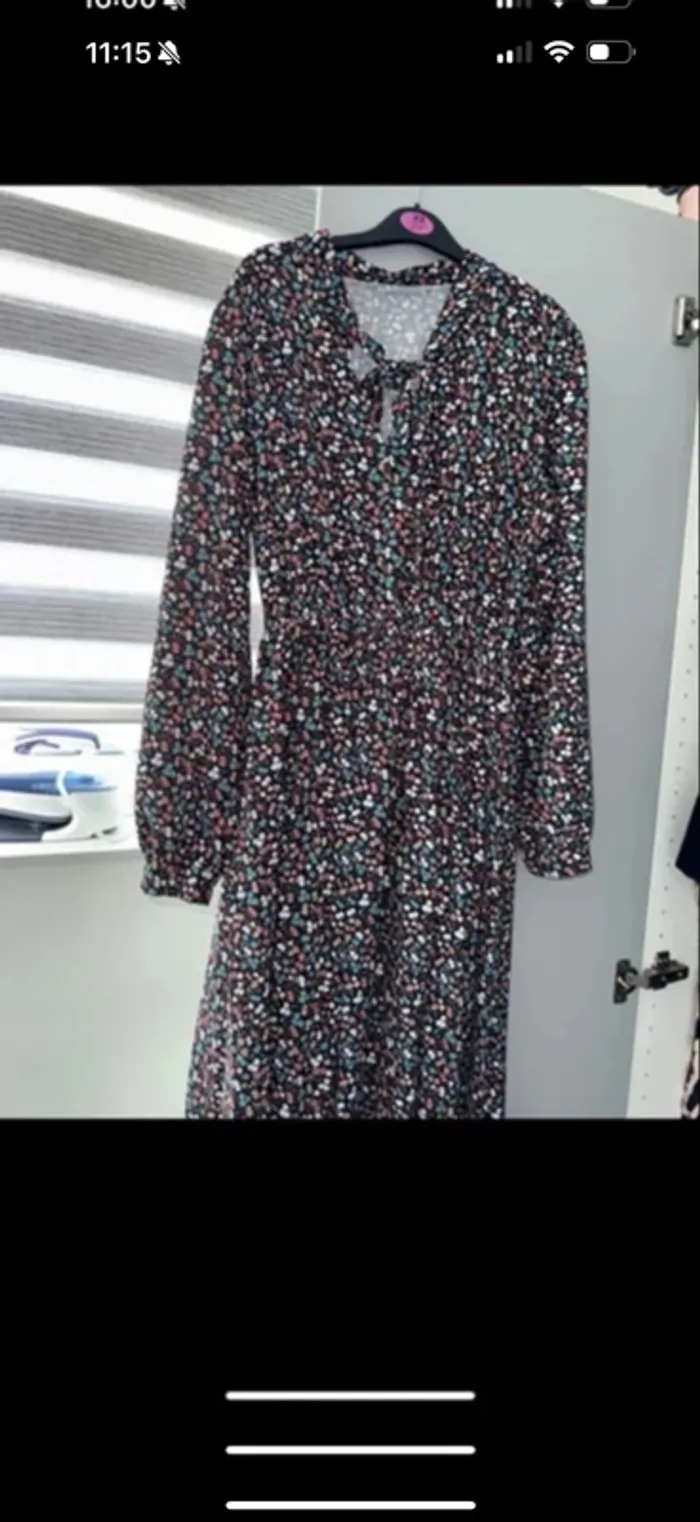 Robe taille unique fleurie en tres bonne etat - photo numéro 2