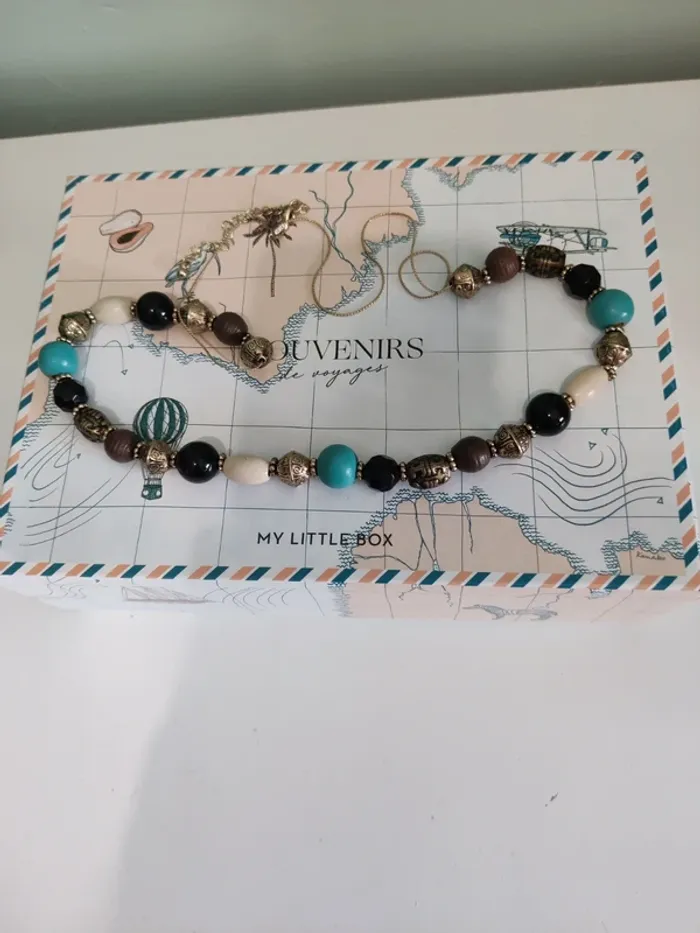 Long collier à grosse perle