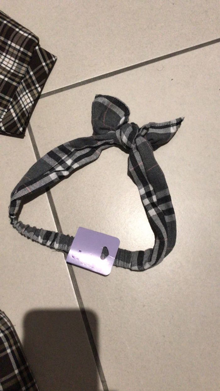 Robe tunique noir à carreaux a volants et bandeau a noeud 4 -6 ans - photo numéro 3
