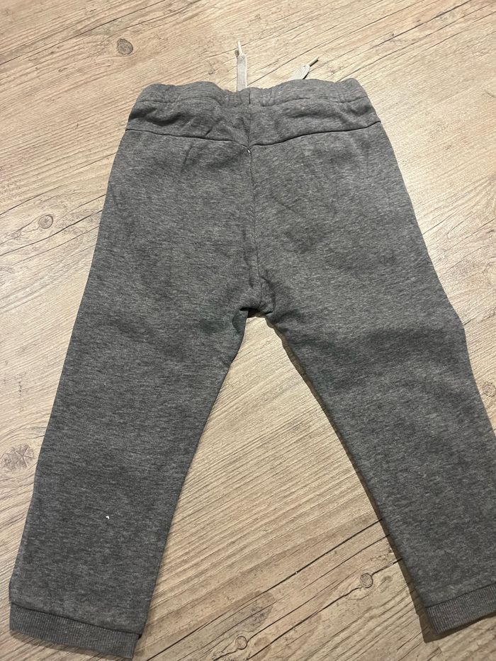 Pantalon gris kiabi taille 36 mois - photo numéro 2