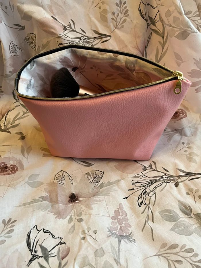 Trousse de toilette neuve - photo numéro 4