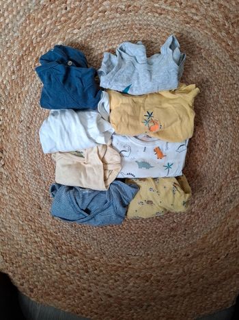 Lots de 6 bodys taille 9 mois