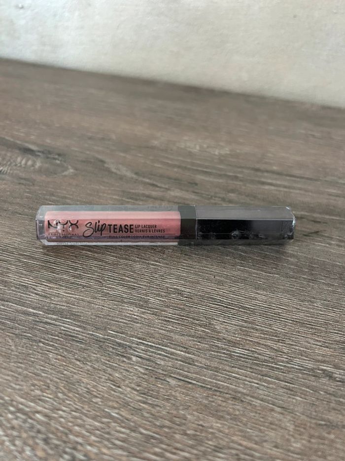 Nyx rouge à lèvre neuf sous blister First date