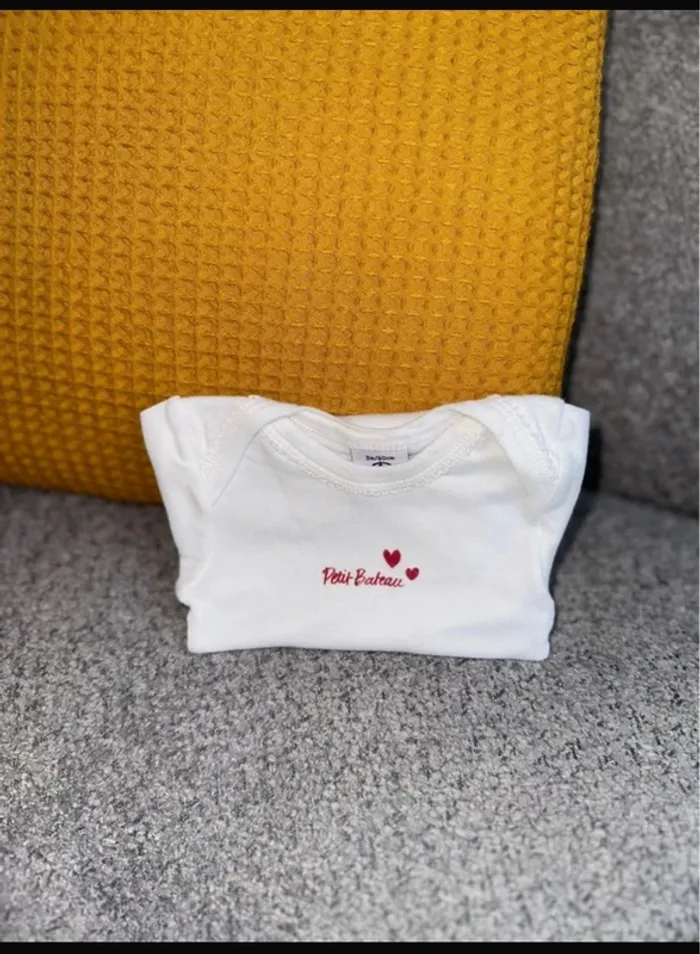 Bodie manches longues blanc inscription petit cœur rouge Petit Bateau - photo numéro 2