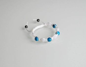Bracelet shamballa blanc et bleu
