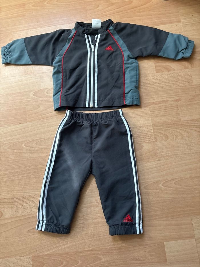 Bel ensemble survêtement jogging Adidas T. 18 mois garçon TBE - photo numéro 4