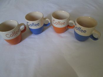 Lot 4 tasses à café