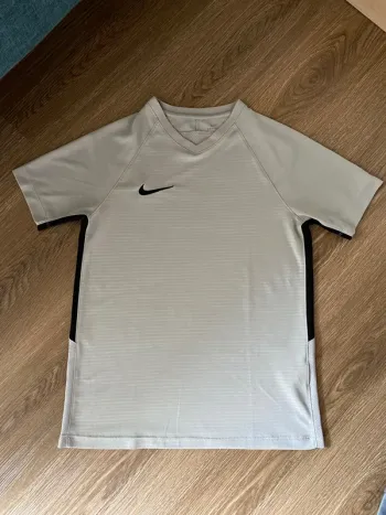Tee shirt Nike Dri fit 12 ans taille L