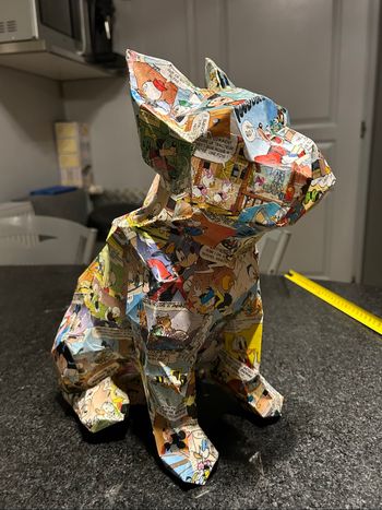 Sculpture, bouledogue assis imprimé Disney Mickey Donald