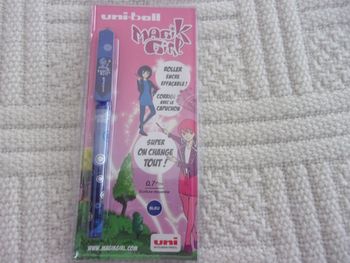 roller effaçable Uniball Magik Girl