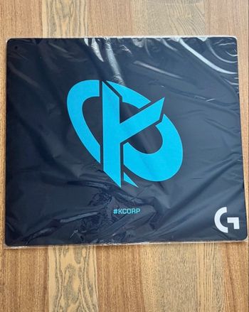 Tapis de souris Logitech G640 x Karmine corp
