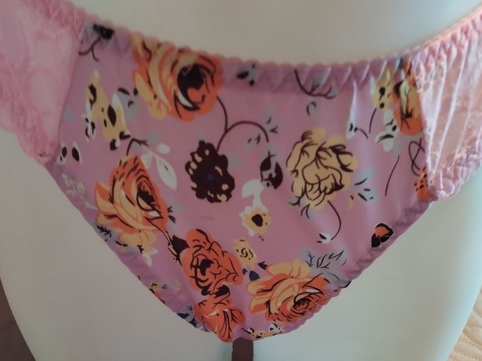 Ensemble sous vêtements rose fleurie - photo numéro 5