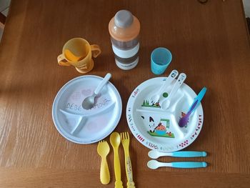 Lot coffret repas premier âge "avent" "béaba" et "babymoov"