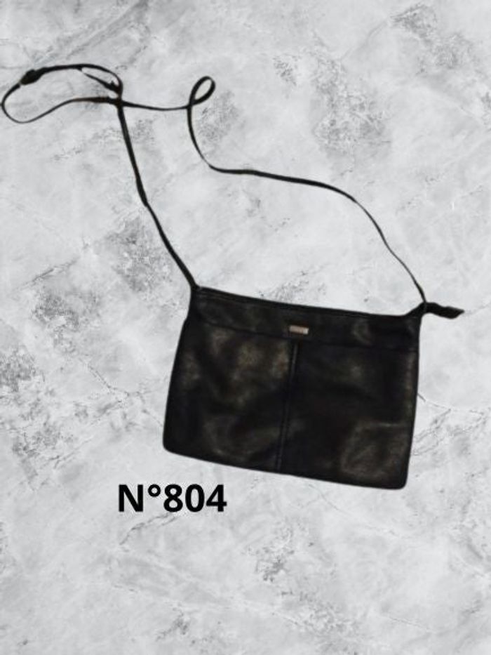 N°804 Sac à main bleu marine. Parfois.