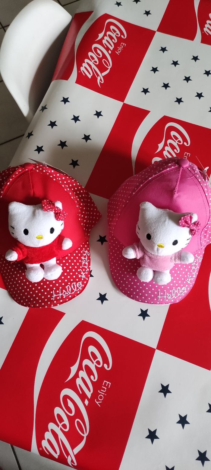 Casquettes hello Kitty neuves taille 54