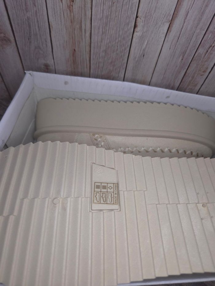 Boots d'hiver beige bottines basses tendances - Taille 38 - Neuves - photo numéro 2