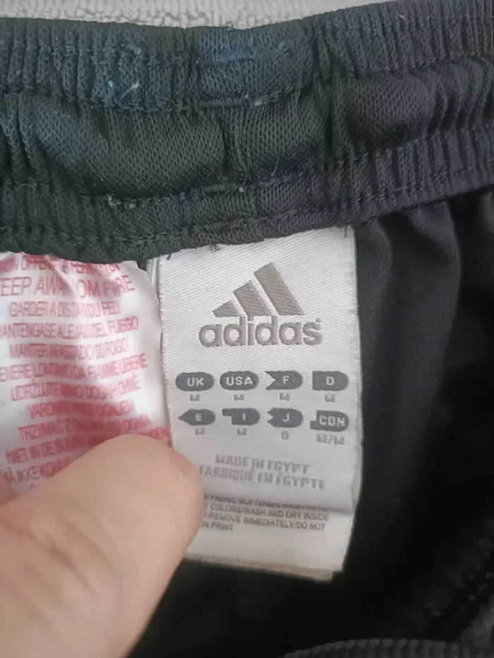 Short adidas taille m - photo numéro 5