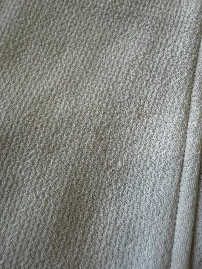 Jupe crème Courrèges, taille 38, une trace à nettoyer à l'avant, 37x45cm 100% laine - photo numéro 2