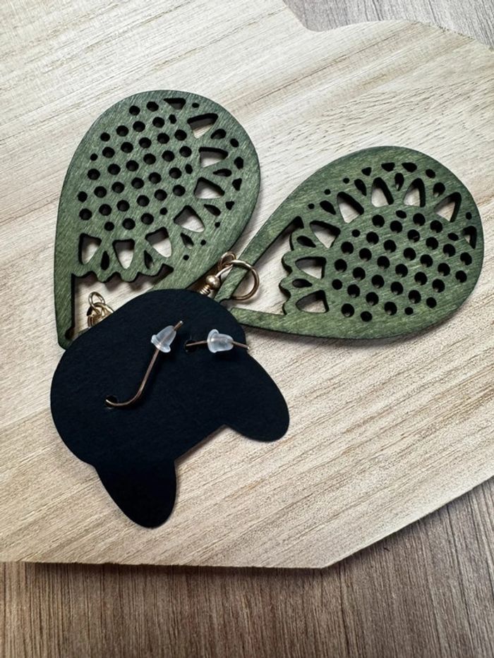 Paire de boucles d’oreille verte - photo numéro 4
