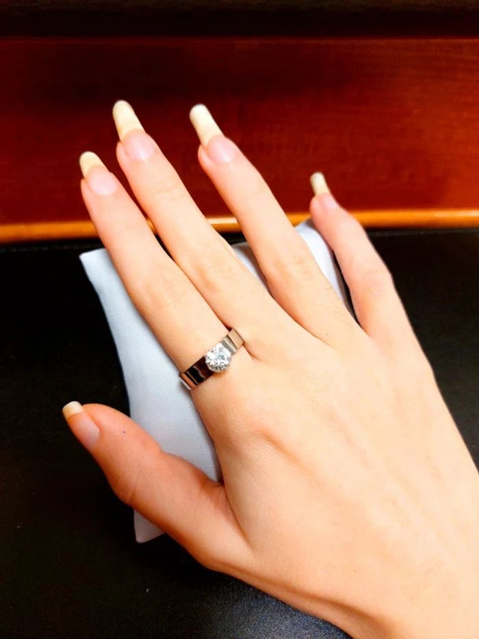 Magnifique bague ajustable alliance solitaire, pierre blanche - photo numéro 3