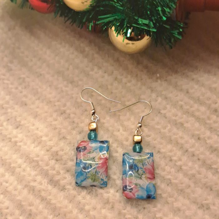 Boucles d'oreilles pendante florale bleu et rose - photo numéro 2